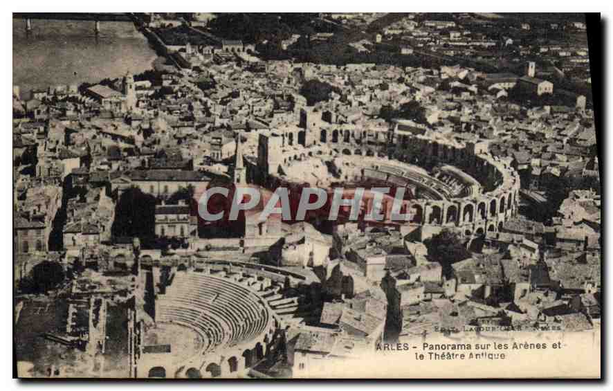 Arles - Panorama sur les Arènes et le Théâtre Antique — Édit. Labourd - Arles