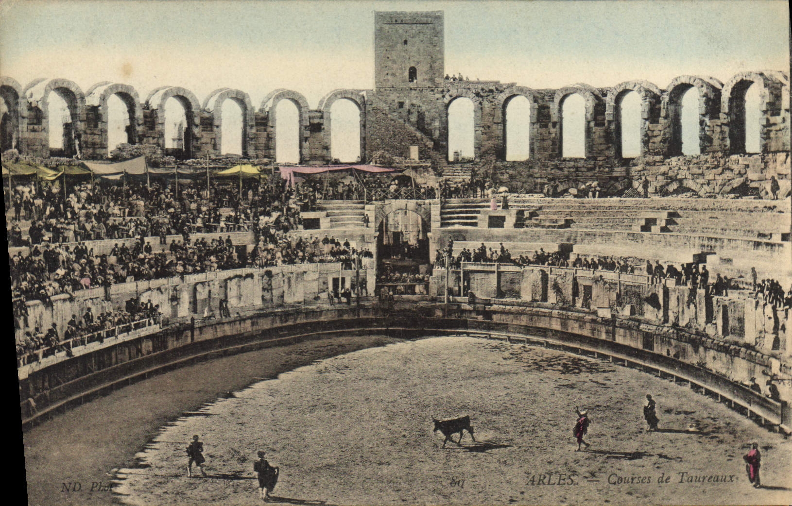 Arles — Courses de Taureaux — ND Phot.