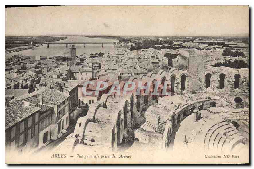 Arles — Vue générale prise des Arènes — Collections ND Phot