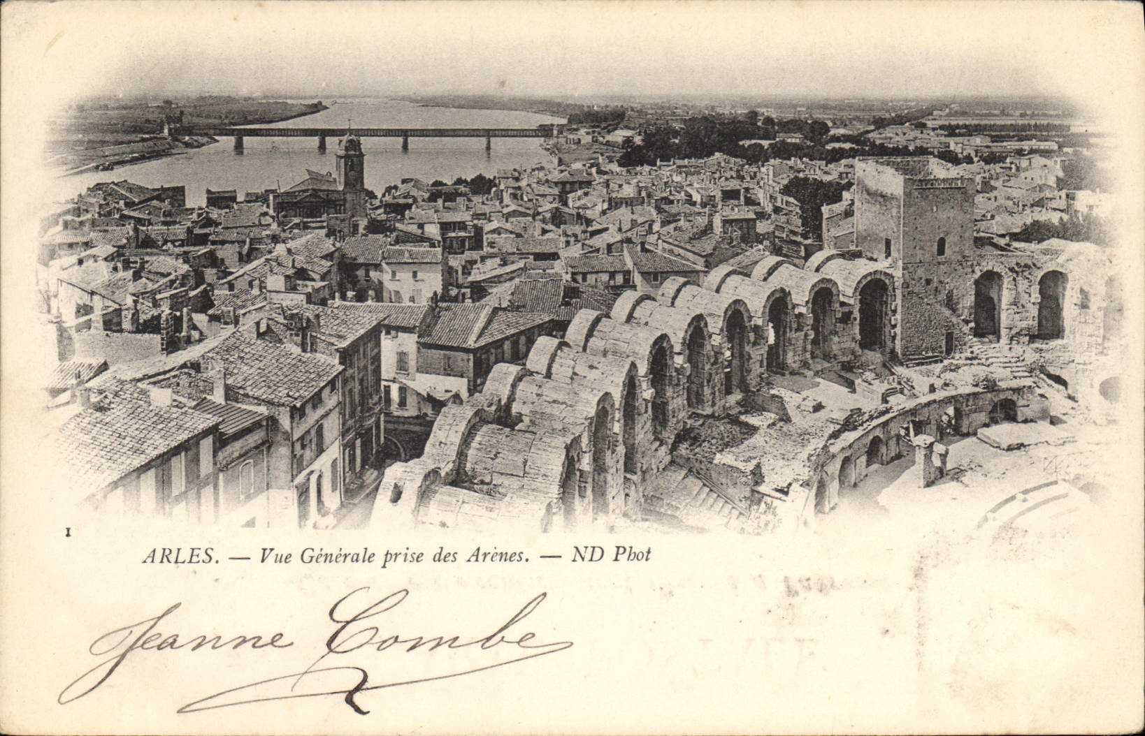 Arles — Vue Générale prise des Arènes — ND Phot