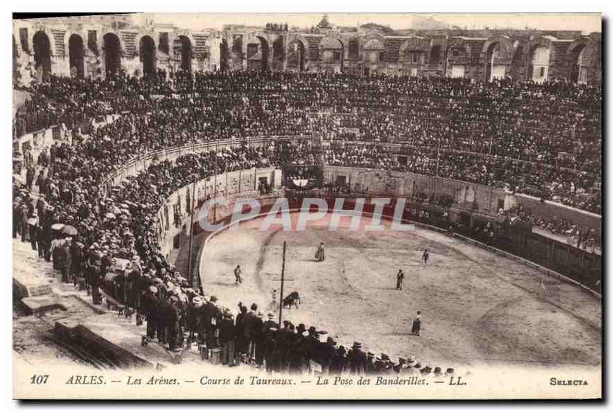Arles — Les Arènes — Course de Taureaux — La Pose des Banderilles — Selecta, n° 107