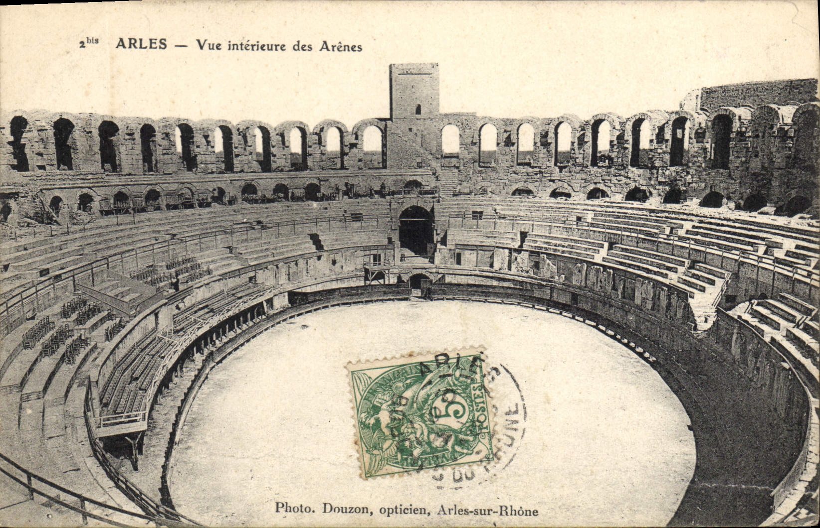 ARLES — Vue intérieure des Arènes — Photo Douzon, opticien, Arles-sur-Rhône