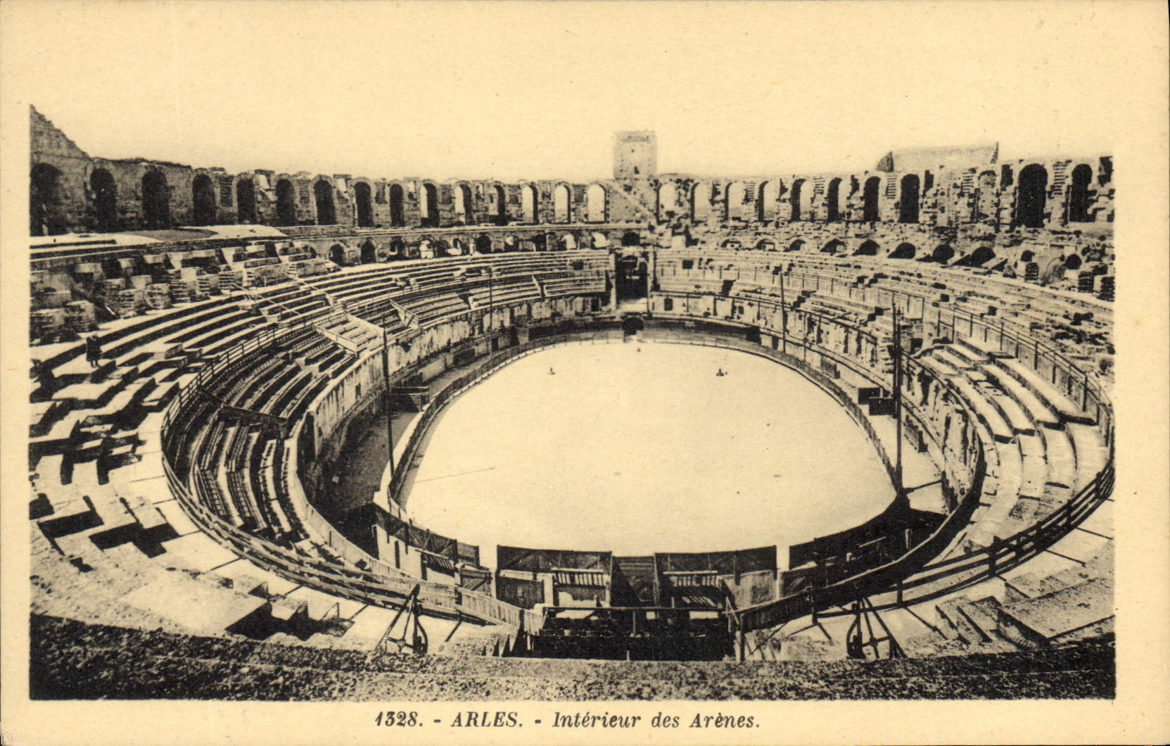 Arles — Intérieur des Arènes — Édition La Cigogne, Marseille