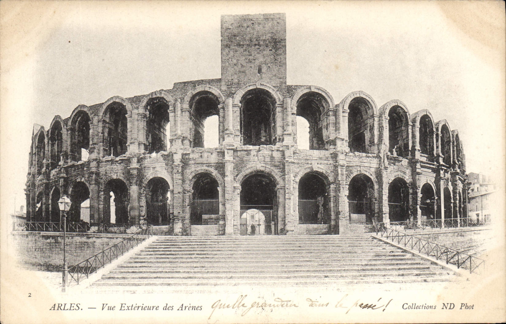 Arles — Vue Extérieure des Arènes — Collections ND Phot