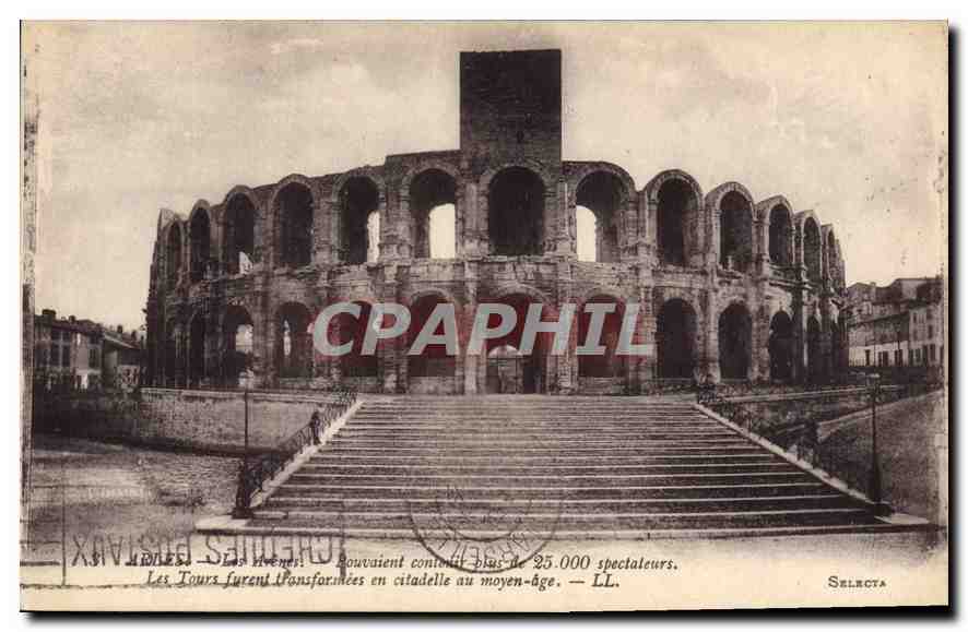 Les Tours — Ancien amphithéâtre transformé en citadelle — Selecta