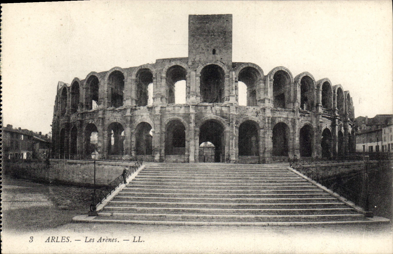 Arles — Les Arènes — LL.