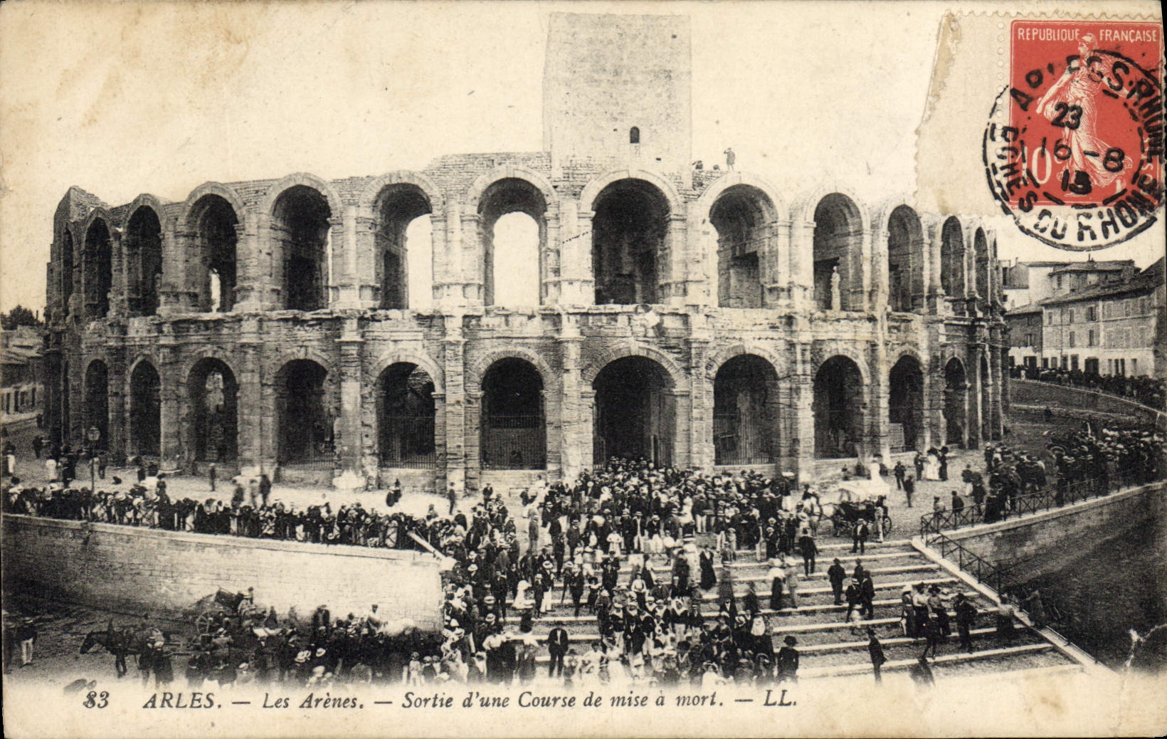 Arles — Les Arènes — Sortie d'une Course de mise à mort — LL.