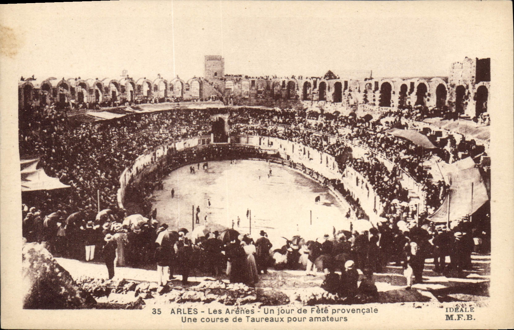 Arles - Les Arènes - Un jour de Fête provençale — Une course de Taureaux pour amateurs — Édition IDEALE M.F.B. n°35