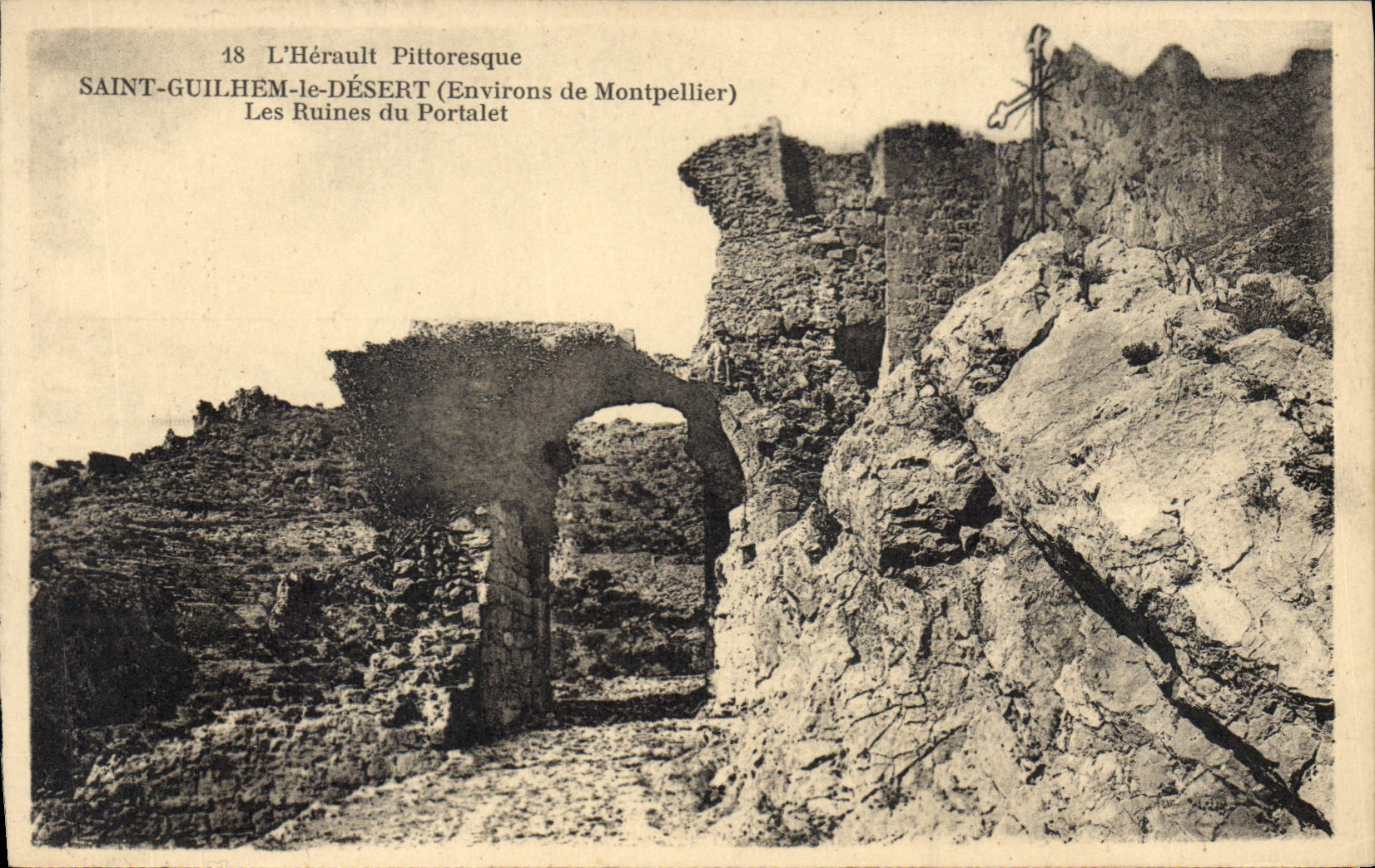 CPA SAINT GUILHEM le DESERT Les Ruines du portalet