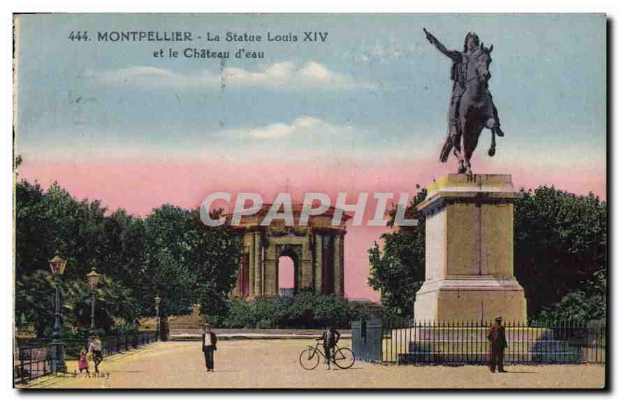 CPA MONTPELLIER La Statue Louis XIV et le Chateau d'eau