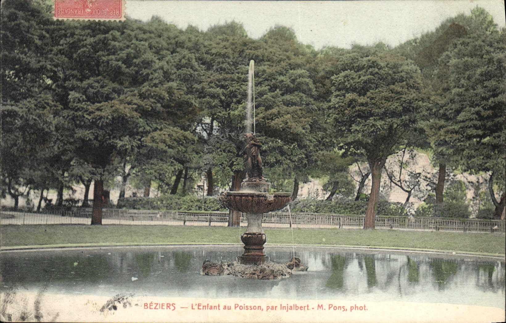 Béziers — L'Enfant au Poisson, par Injalbert - M. Pons, phot.