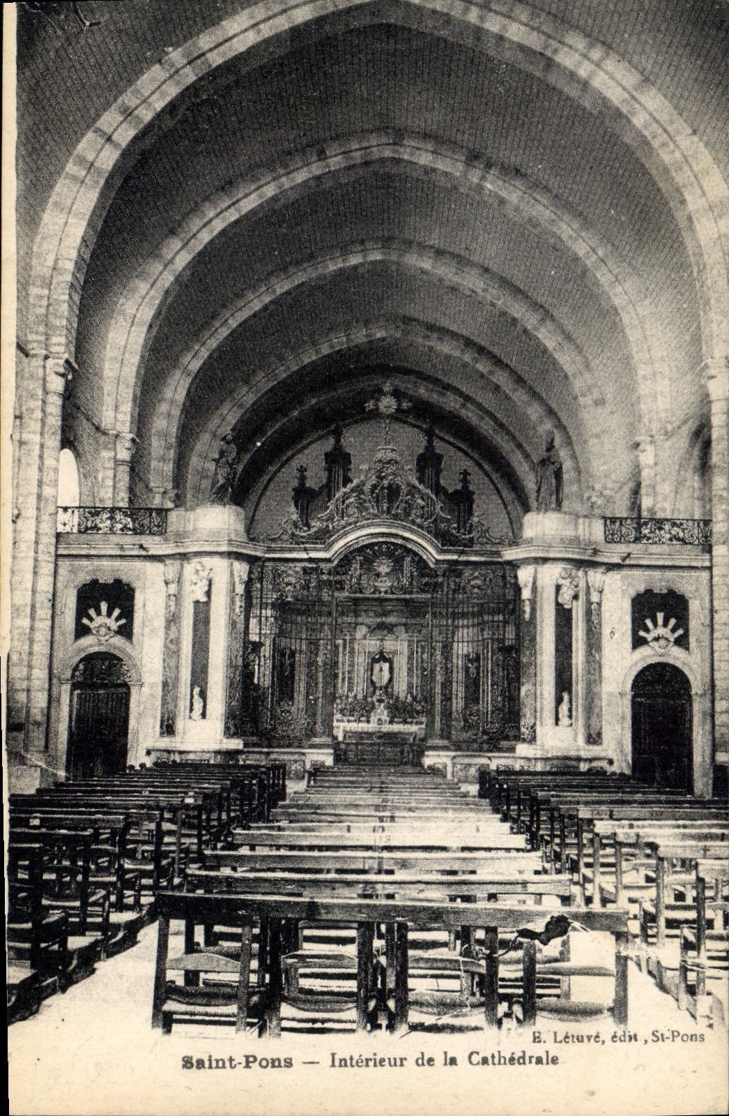 CPA Saint Pons Interieur de la Cathedrale