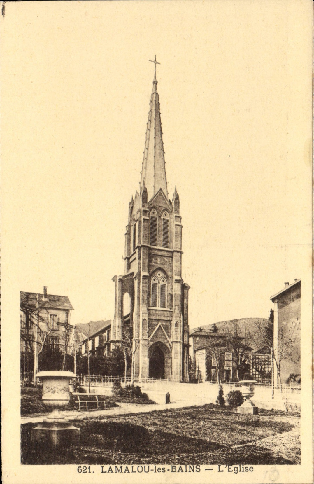 LAMALOU-les-BAINS — L'Église — Éditeur : CPAPHIL, n° de série 621