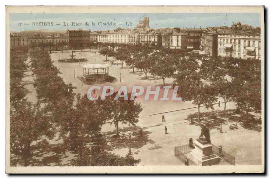 CPA BEZIERS La Place de la Citadelle