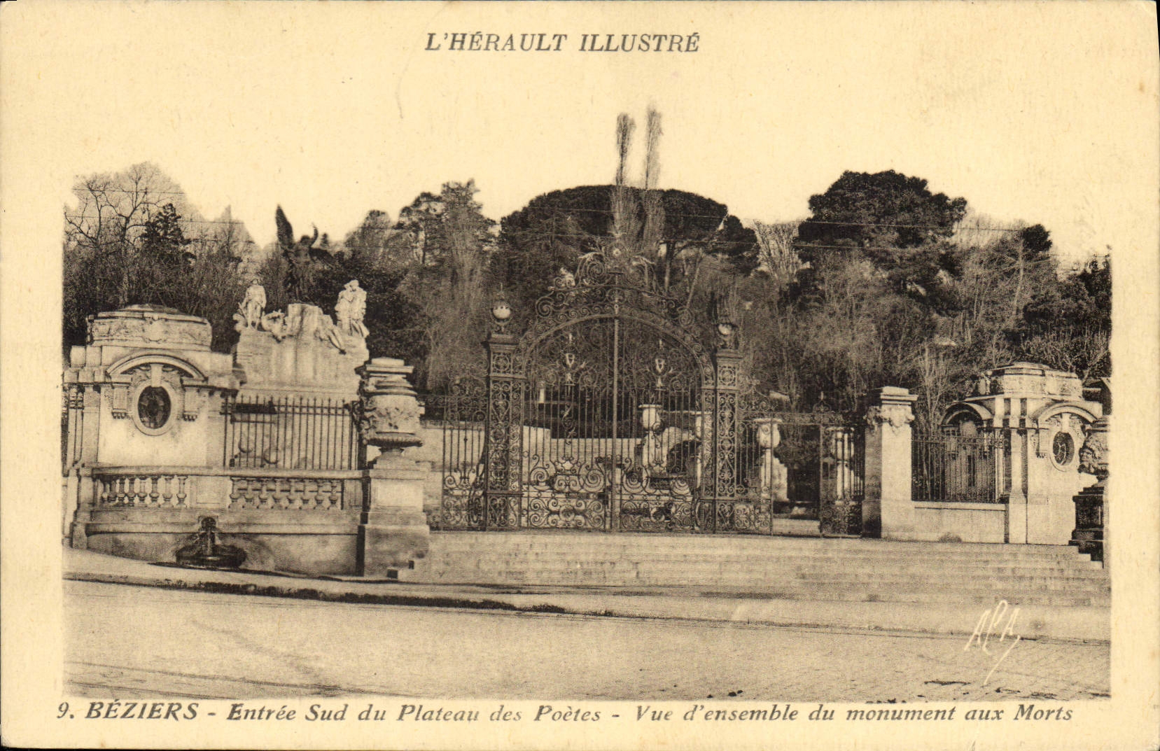 CPA BEZIERS Entree sub du Plateau des Poetes Vue d'ensemble du monument aux Morts