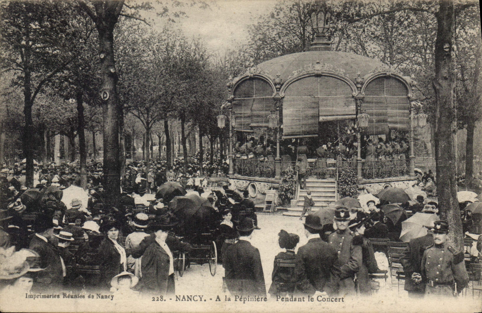 Nancy — A la Pépinière Pendant le Concert — Imprimeries Réunies de Nancy, n° 228