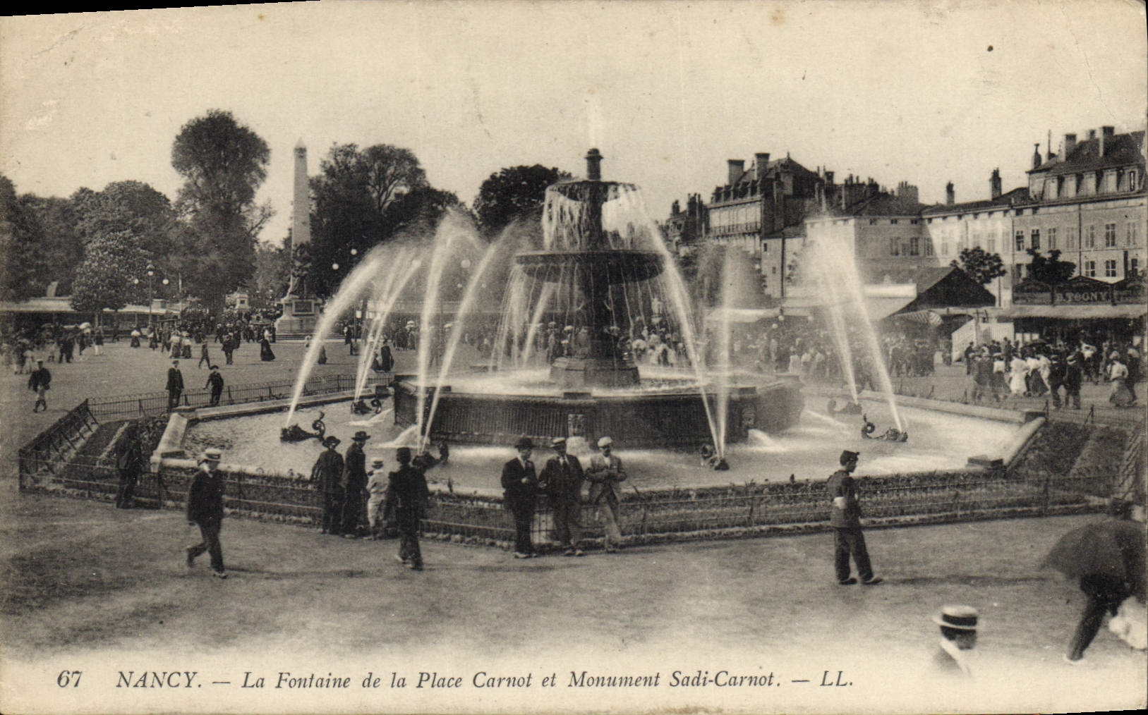 CPA Nancy La Fontaine de la Place Carnot et monument Sadi Carnot 