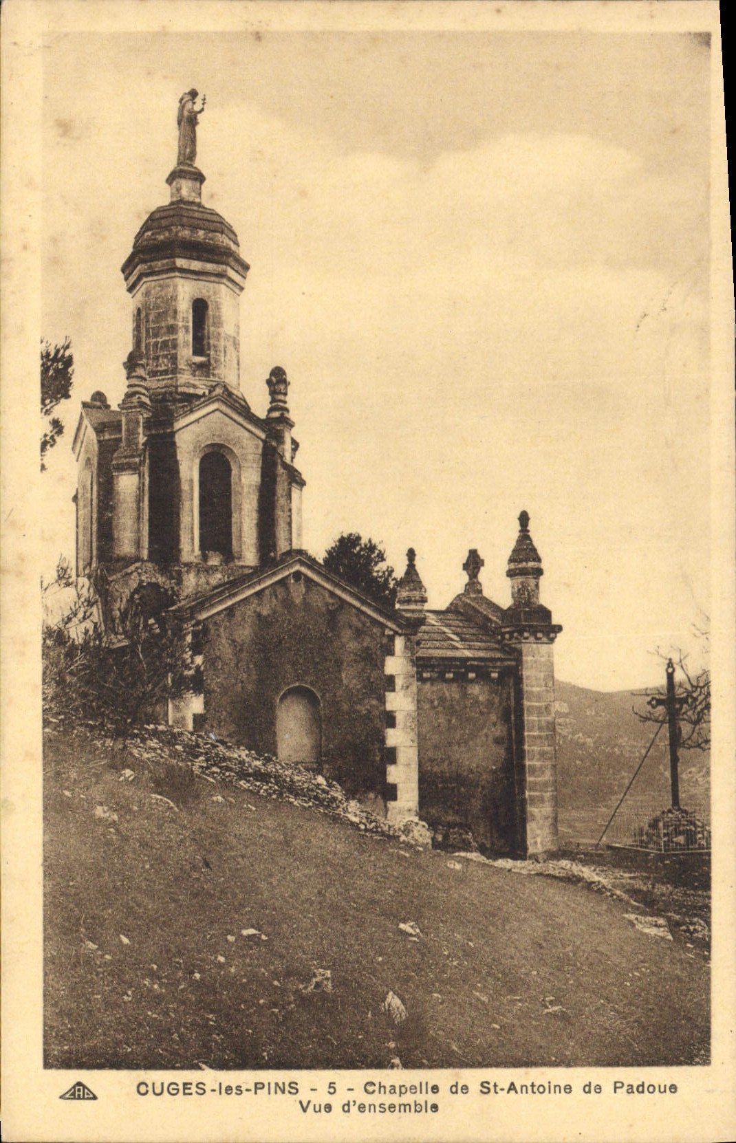 CPA Cuges les Pins Chapelle de St Antoine de Padoue 