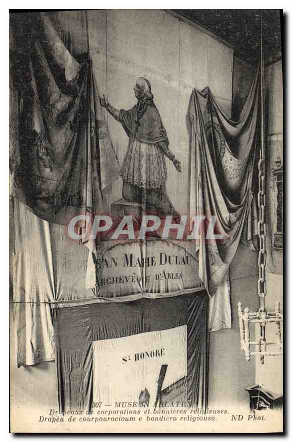 CPA Museon arlaten Drapeaux de corporations et bannieres religieuses 