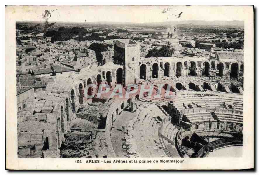 CPA Arles Les Arenes et la plaine de Montmajour 