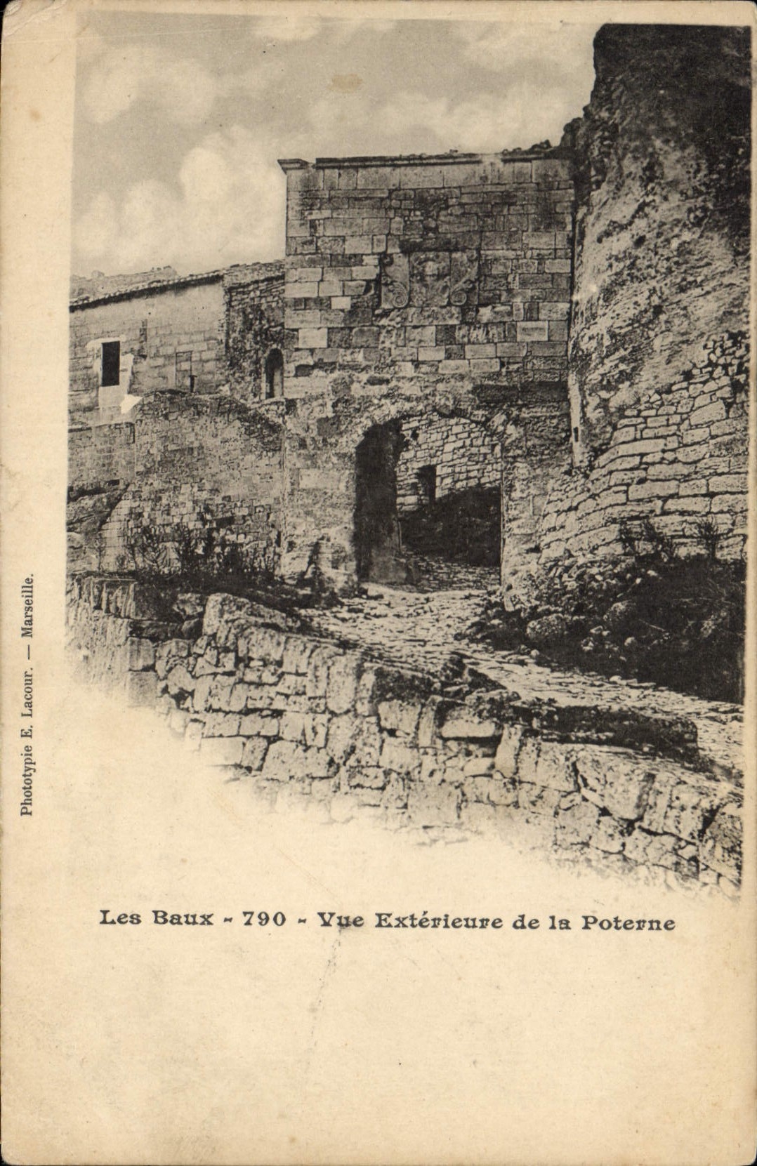 Les Baux - Vue Extérieure de la Poterne - Phototype E. Lacour - Marseille