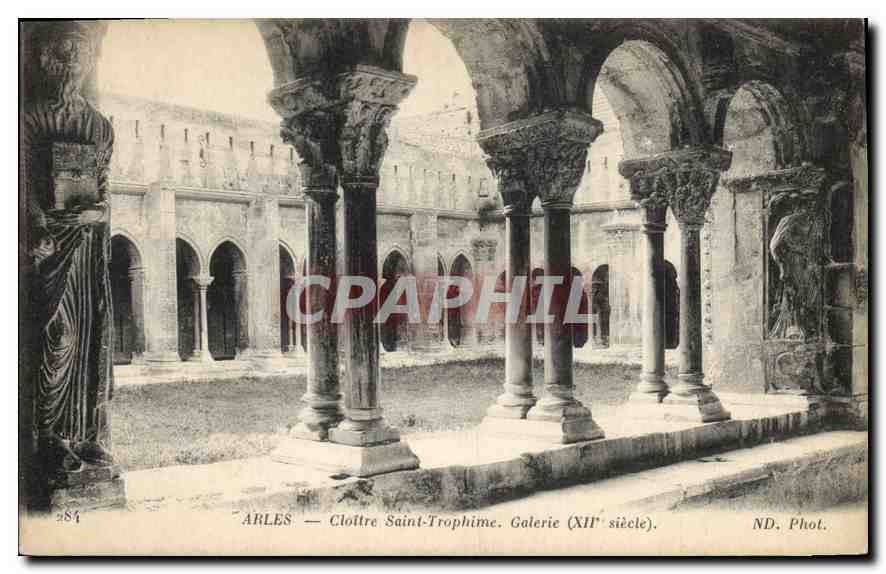 Arles — Cloître Saint-Trophime. Galerie (XIIe siècle). — ND, Phot.