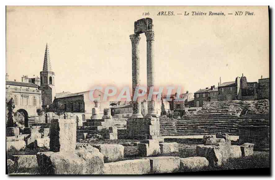 Arles — Le Théâtre Romain — ND Phot.