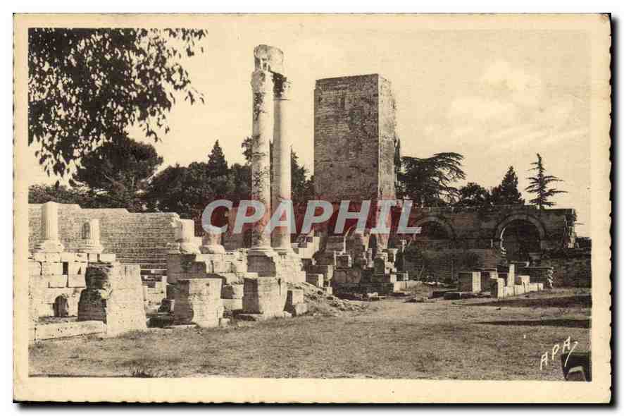 Théâtre Antique et Colonnes Corinthisennes — Les Bouches-du-Rhône Illustrées — n°134 M