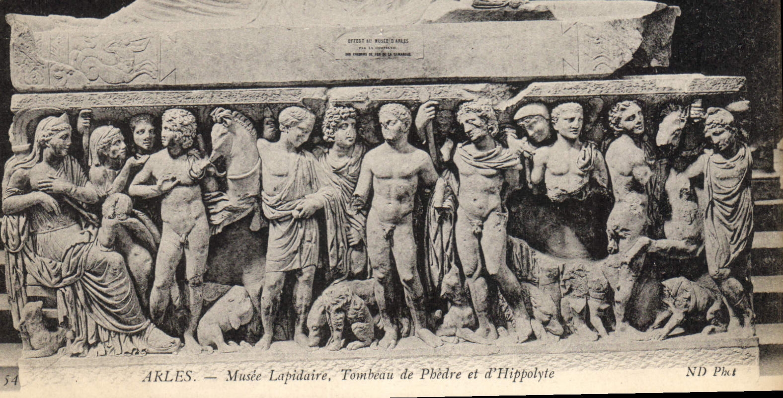 CPA Arles Musee Lapidaire Tombeau de Phedre et d'Hippolyte 