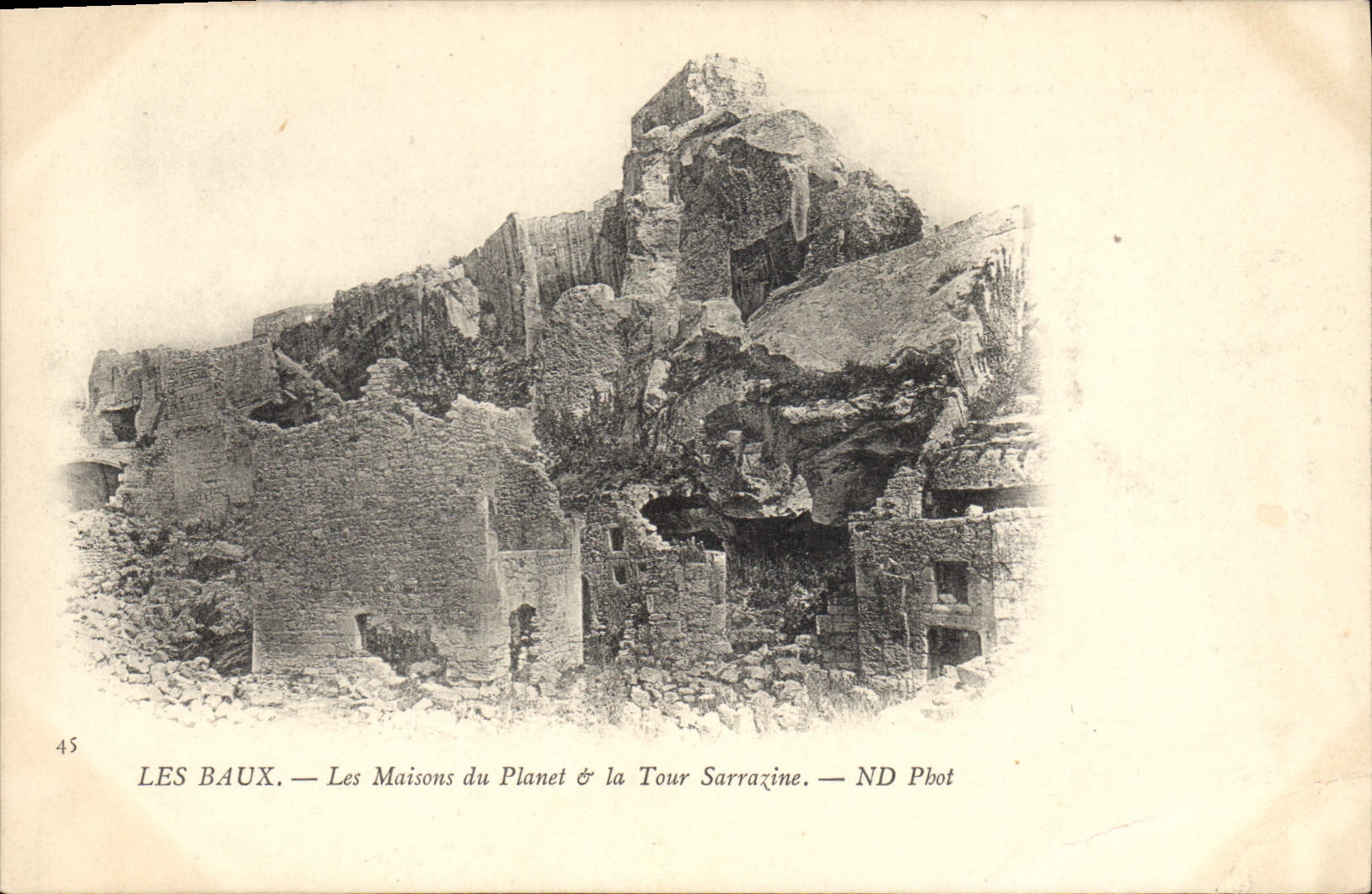 CPA Les Baux Les Maisons du Planet la Tour Sarrazine