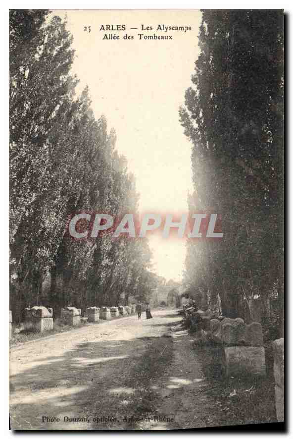 CPA Arles Les Alyscamps Allee des Tombeaux 