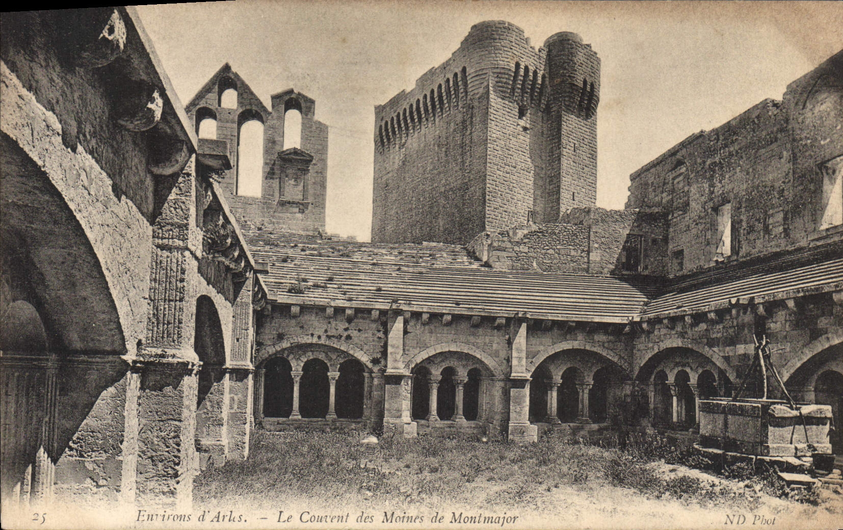 CPA Environs d'Arles Le Convent des Moines de Montmajor 