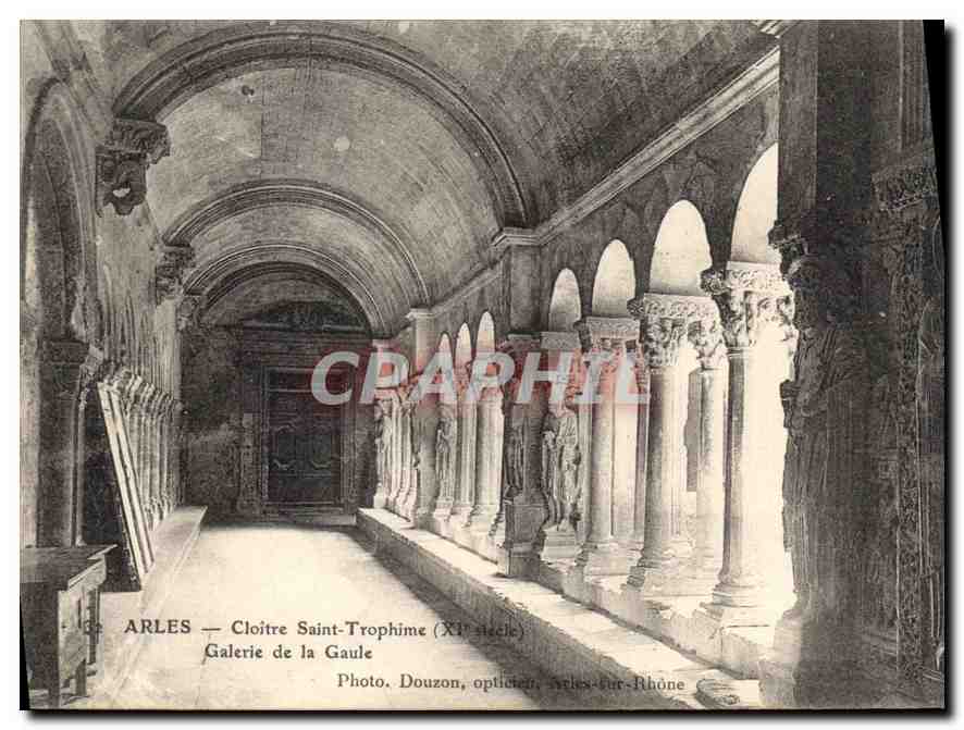 CPA Arles Cloitre Saint Trophime XI siecle Galerie de la Gaule 