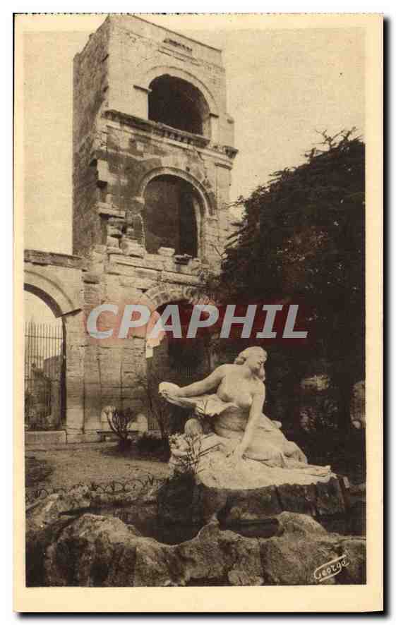 CPA Arles sur Rhone Statue de Niobee 