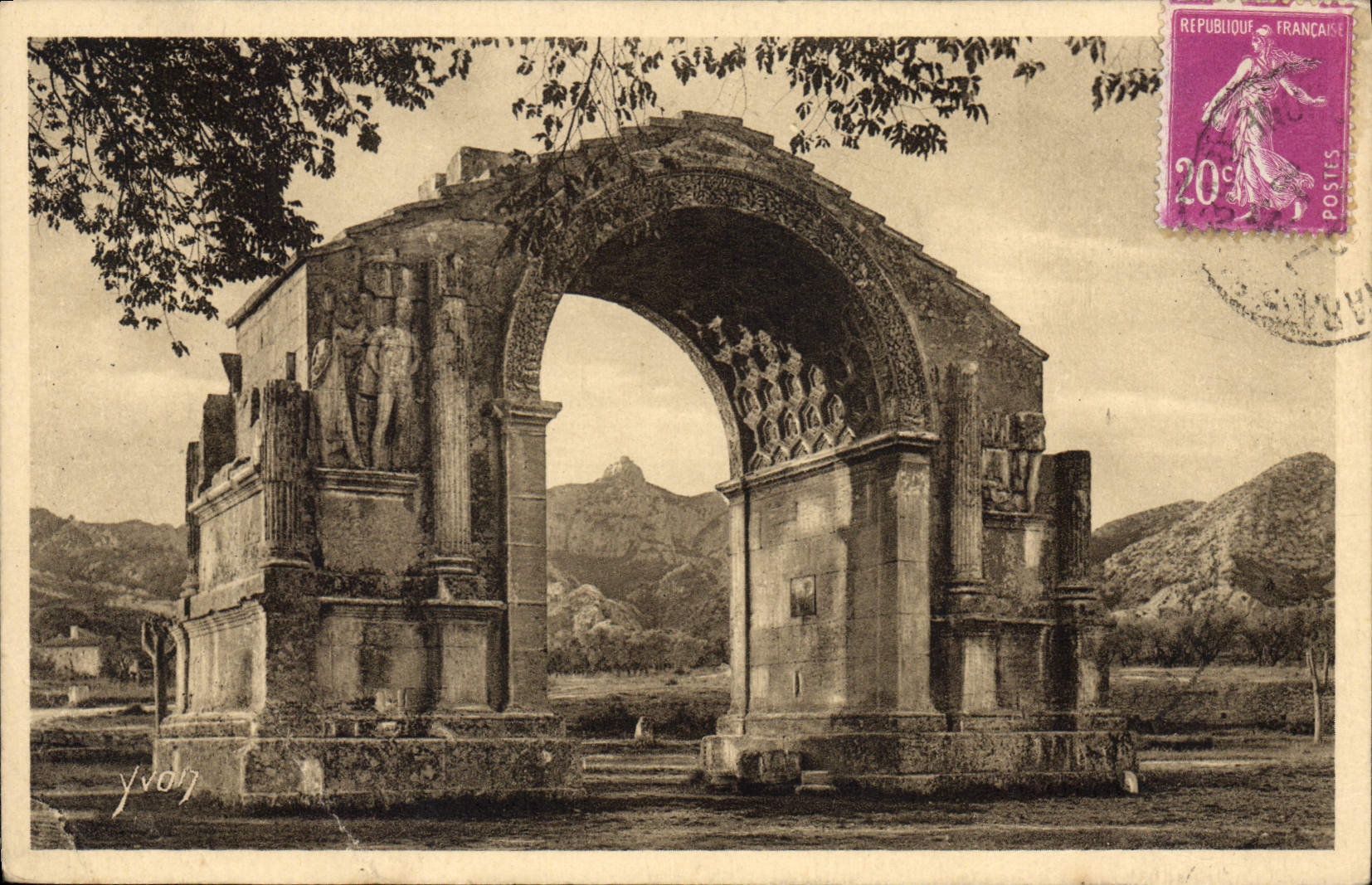 Monument romain à St-Rémy-de-Provence — Plateau des Antiquités — Éditions Art Yvon