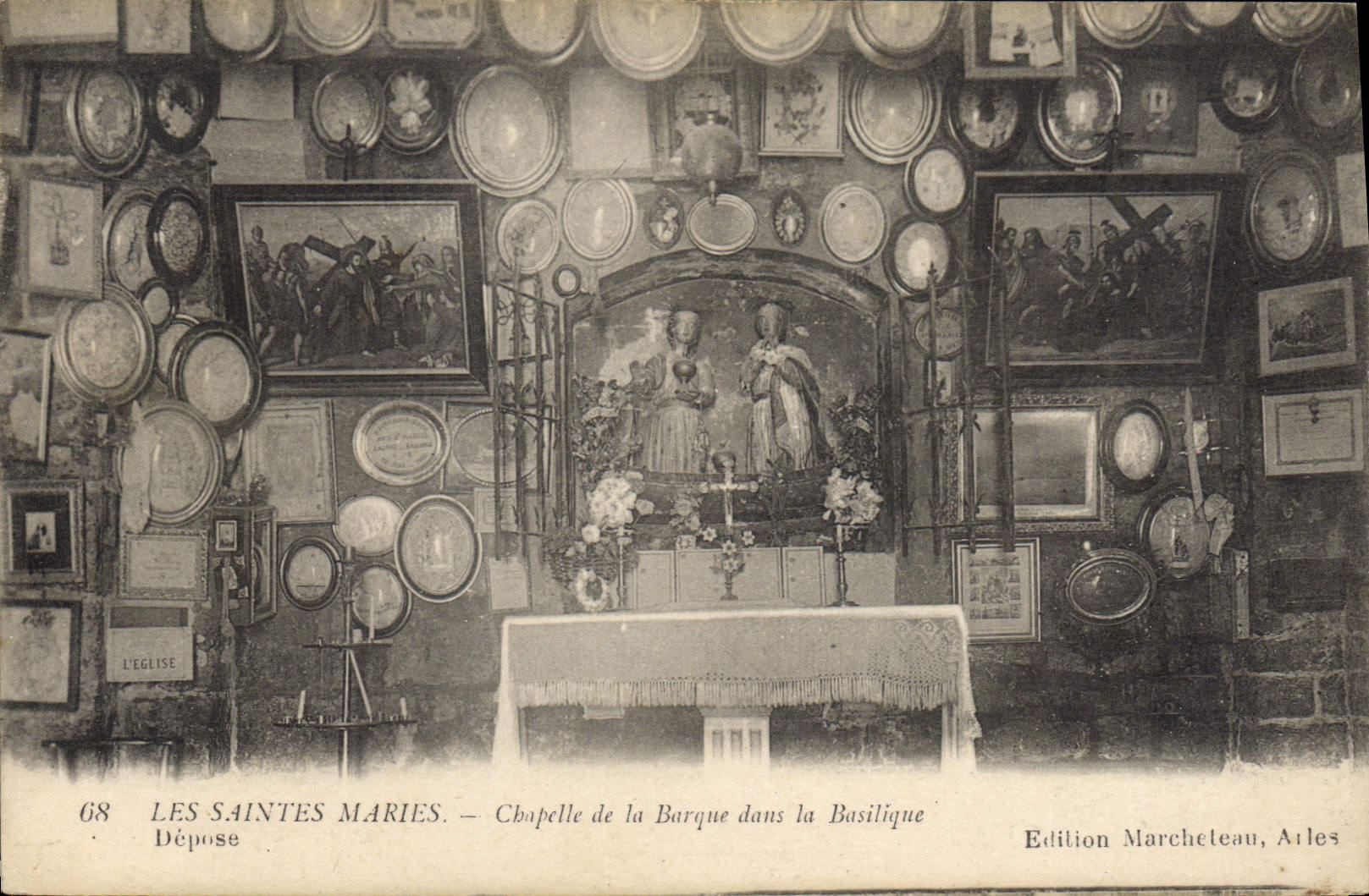 Les Saintes Maries — Chapelle de la Barque dans la Basilique — Édition Marcheteau, Arles