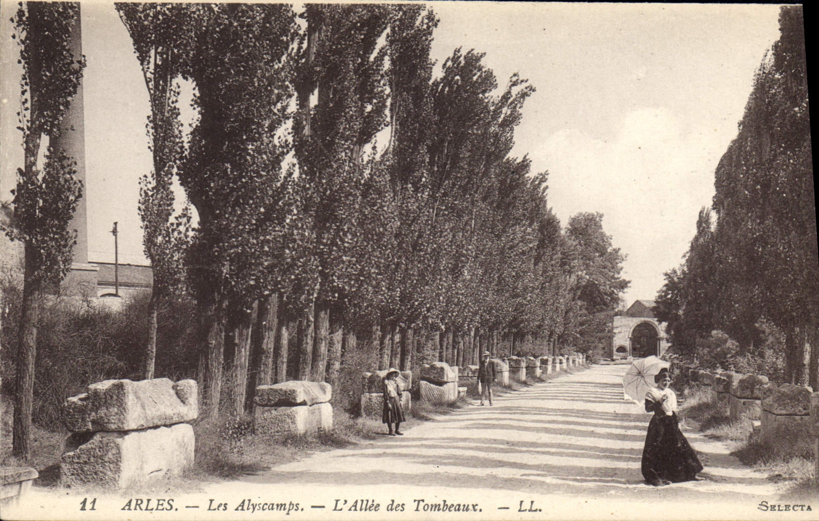 Arles — Les Alyscamps — L'Allée des Tombeaux — LL.
