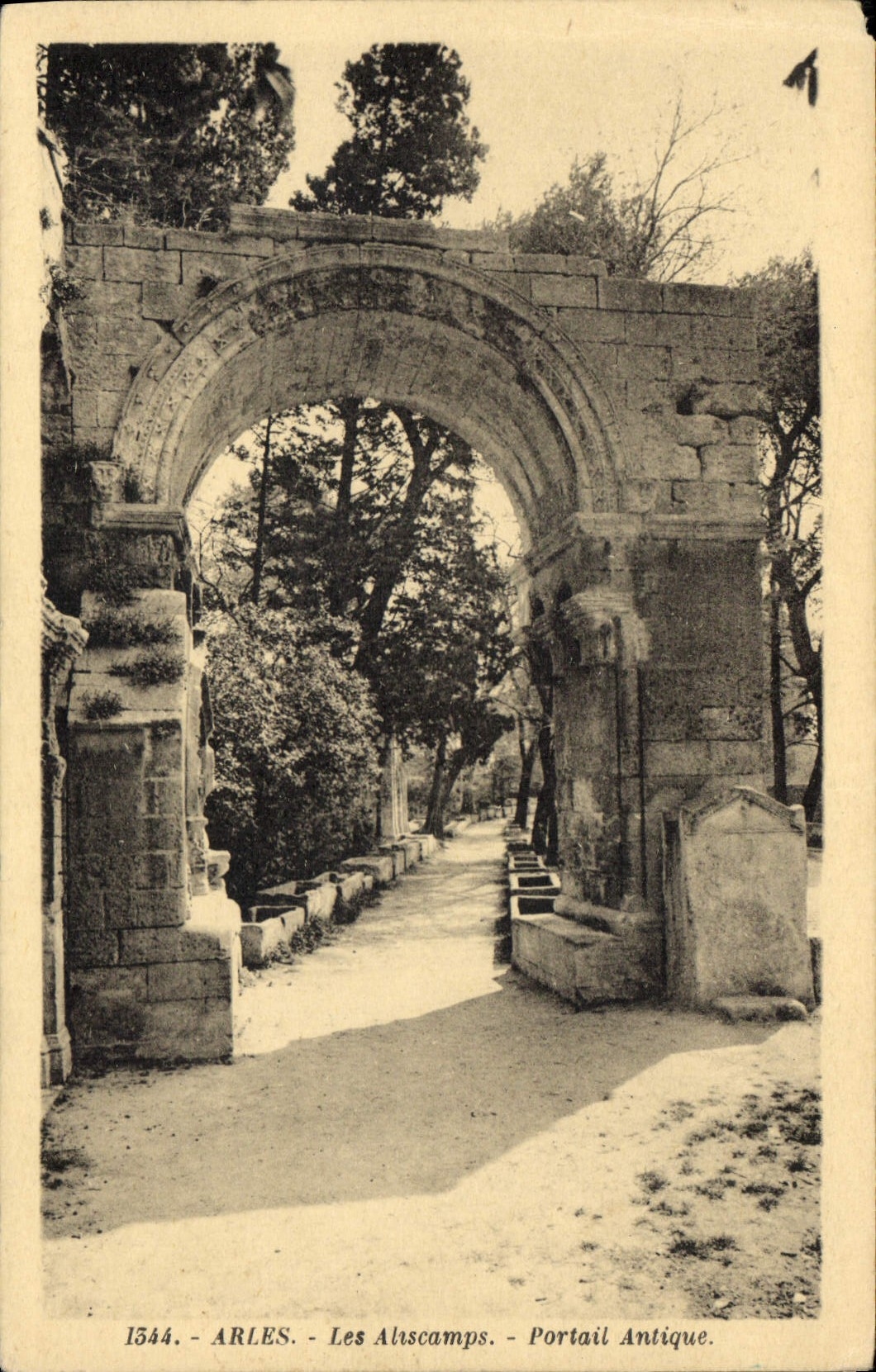 Arles - Les Aliscamps - Ancient Portal