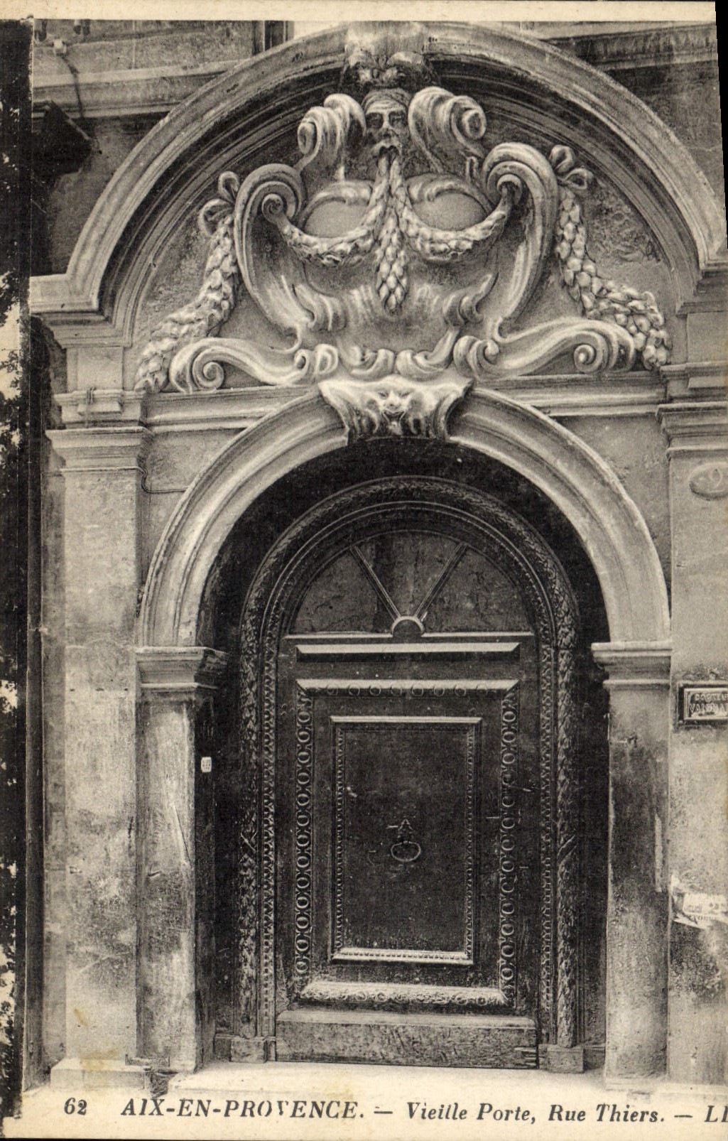 Aix-en-Provence — Vieille Porte, Rue Thiers — LL