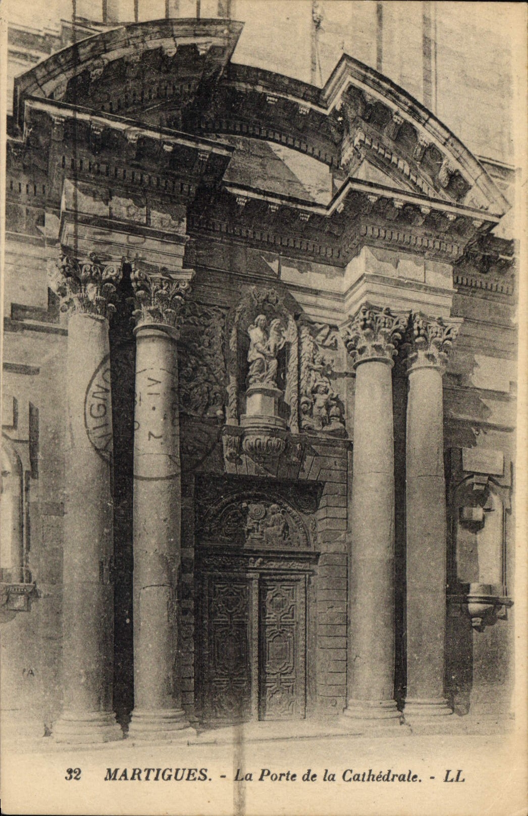 CPA Martigues la Porte de la cathedrale 