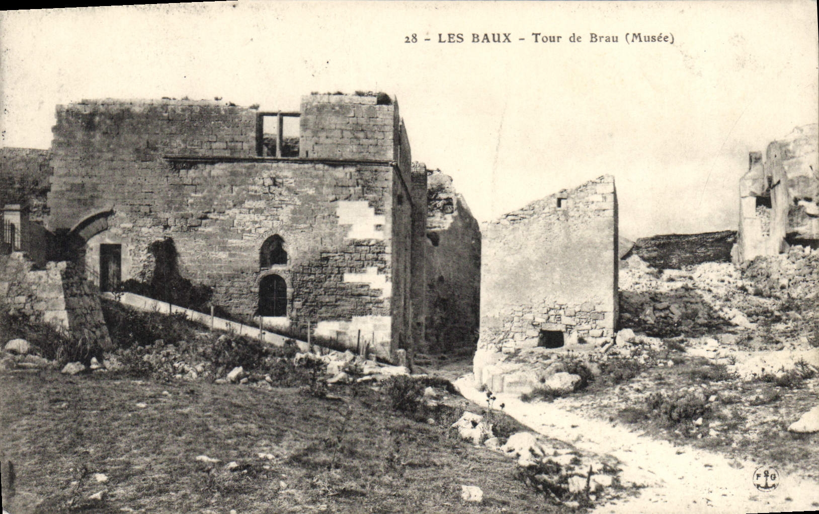 Les Baux - Tour de Brau (Musée) — Ruines médiévales — Éditeur inconnu, n° 28