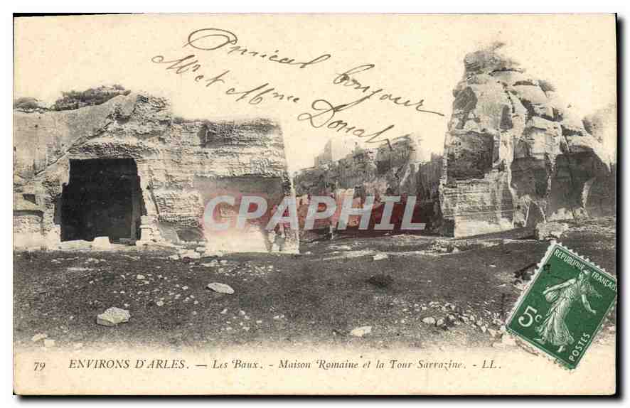 CPA Environs d'Arles les Baux maison Romaine et la tour Sarrazine 