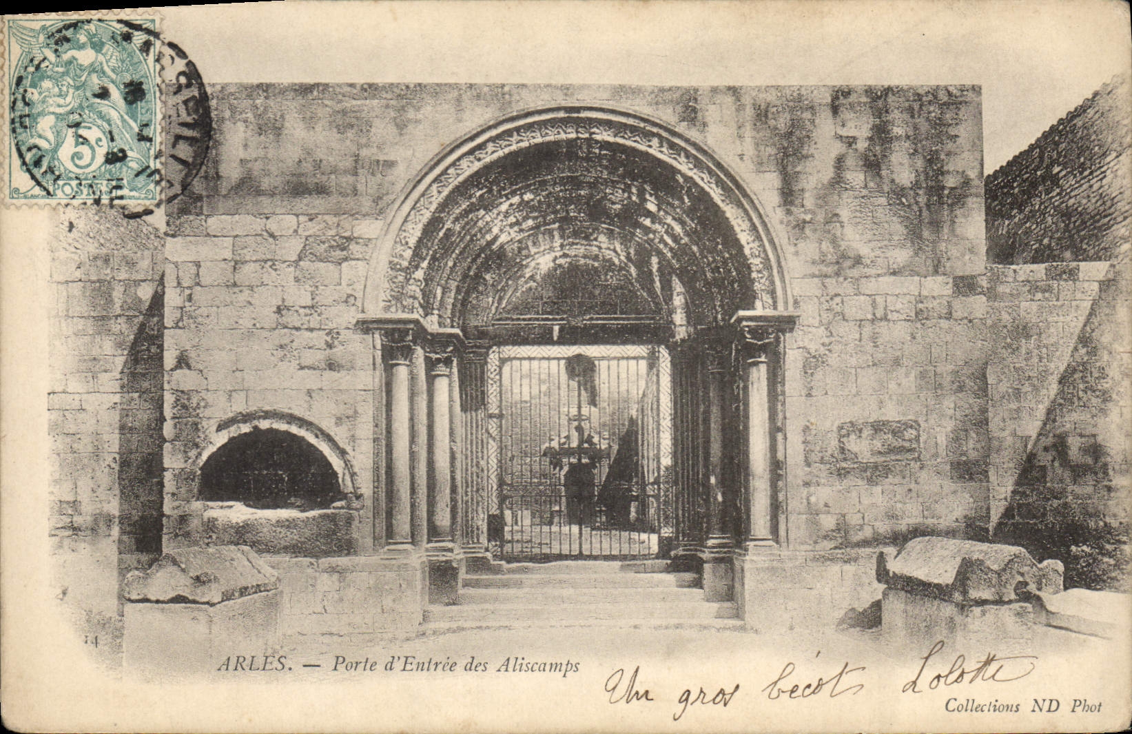 Arles — Porte d'Entrée des Aliscamps — Collections ND Phot