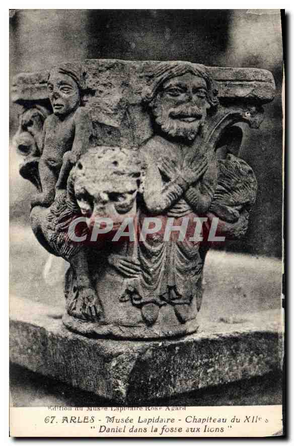 CPA Arles Musee lapidaire chapiteau du XII siecle Daniel dans la Fosse aux Lions 