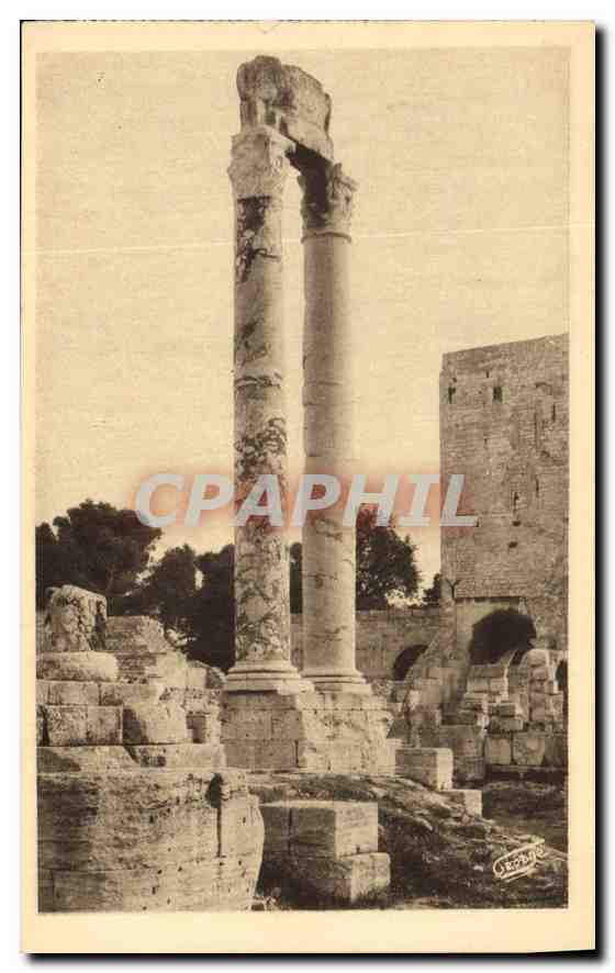 CPA Arles Theatre antique Colonnes Corinthiennes et Tour de Roland 