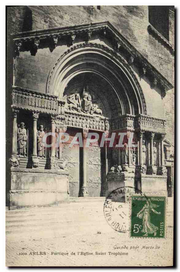 CPA Arles Portique de l'eglise Saint Trophime 