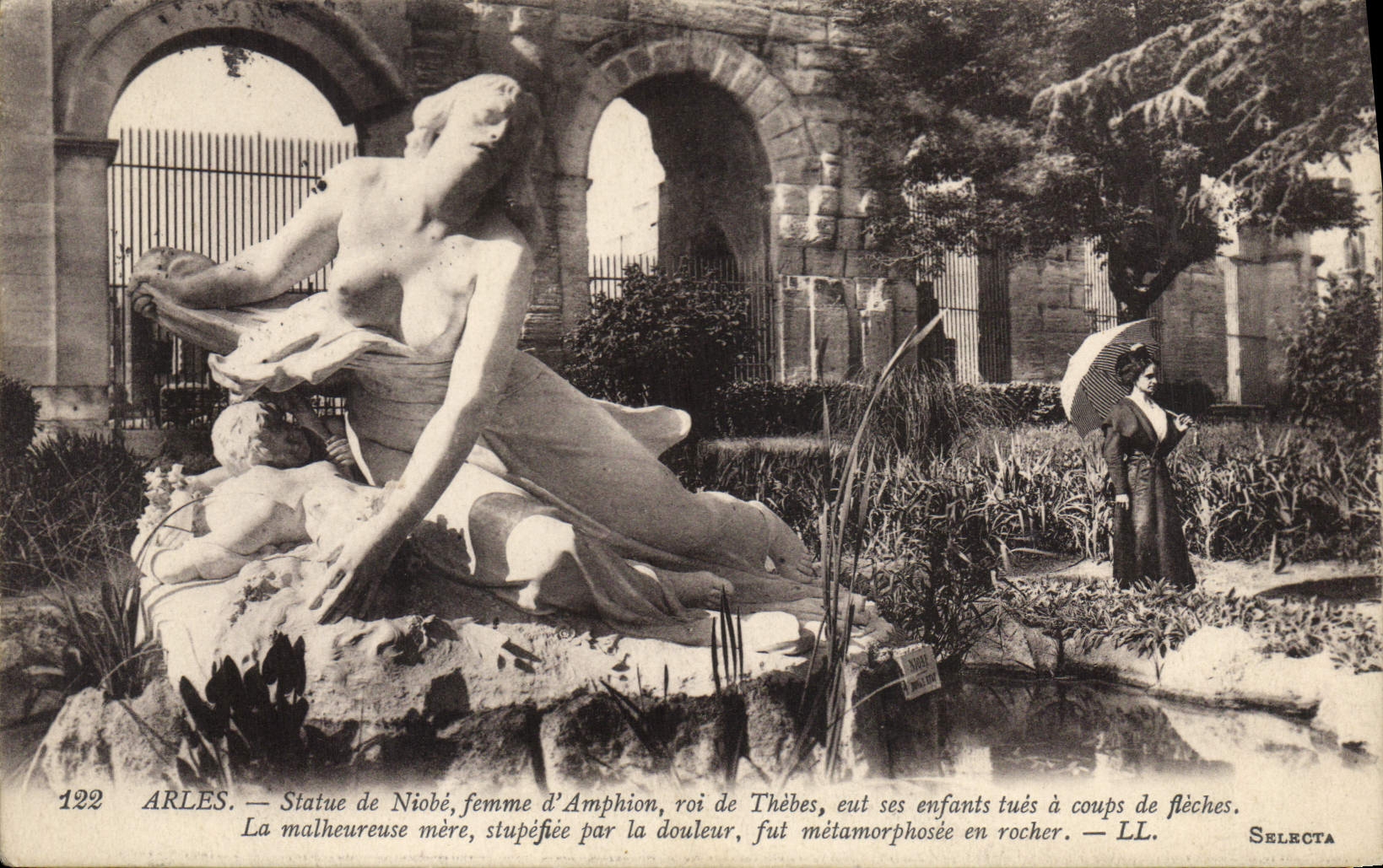 Arles — Statue de Niobé, femme d'Amphion, roi de Thèbes — Selecta, n°122
