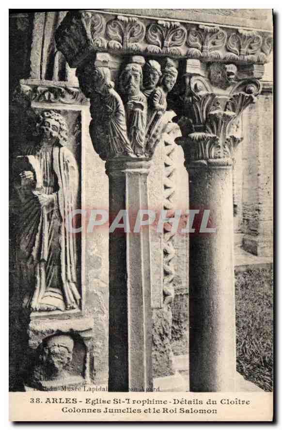 Arles - Église Saint-Trophime - Détails du Cloître : Colonnes Jumelles et le Roi Salomon