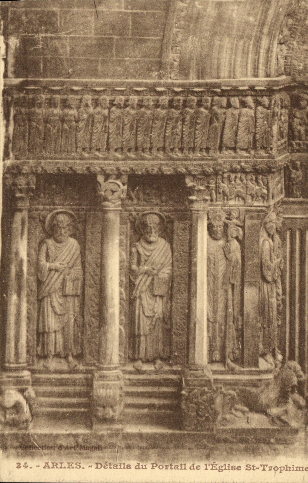 CPA Arles details du portail de l'eglise St Trophime 