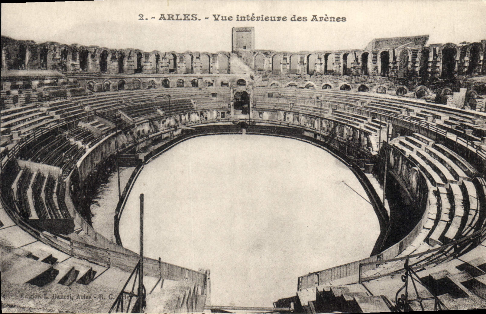 Arles — Vue intérieure des Arènes — Édition L. Danesi, Arles